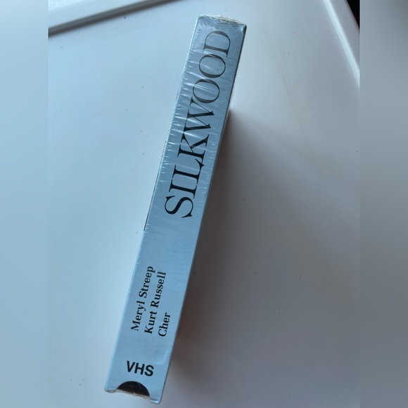 Factory sealed Silkwood (VHS, 1983) Cher, Kurt Russell Meryl Streep watermark - Picture 3 of 3